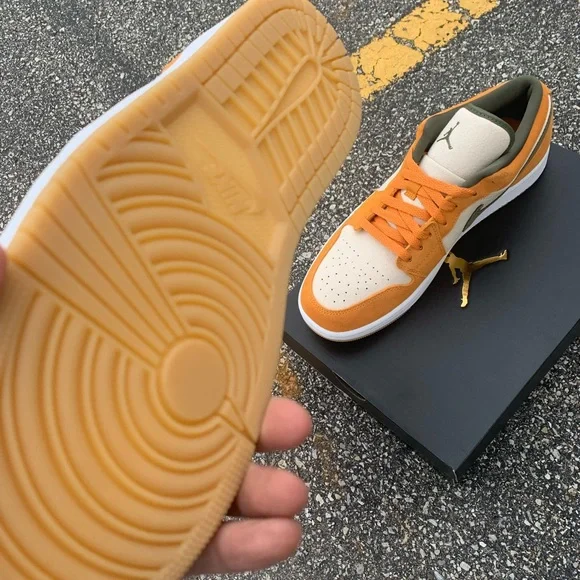 Jordan 1 low olive & curry - Picture 3 of 5